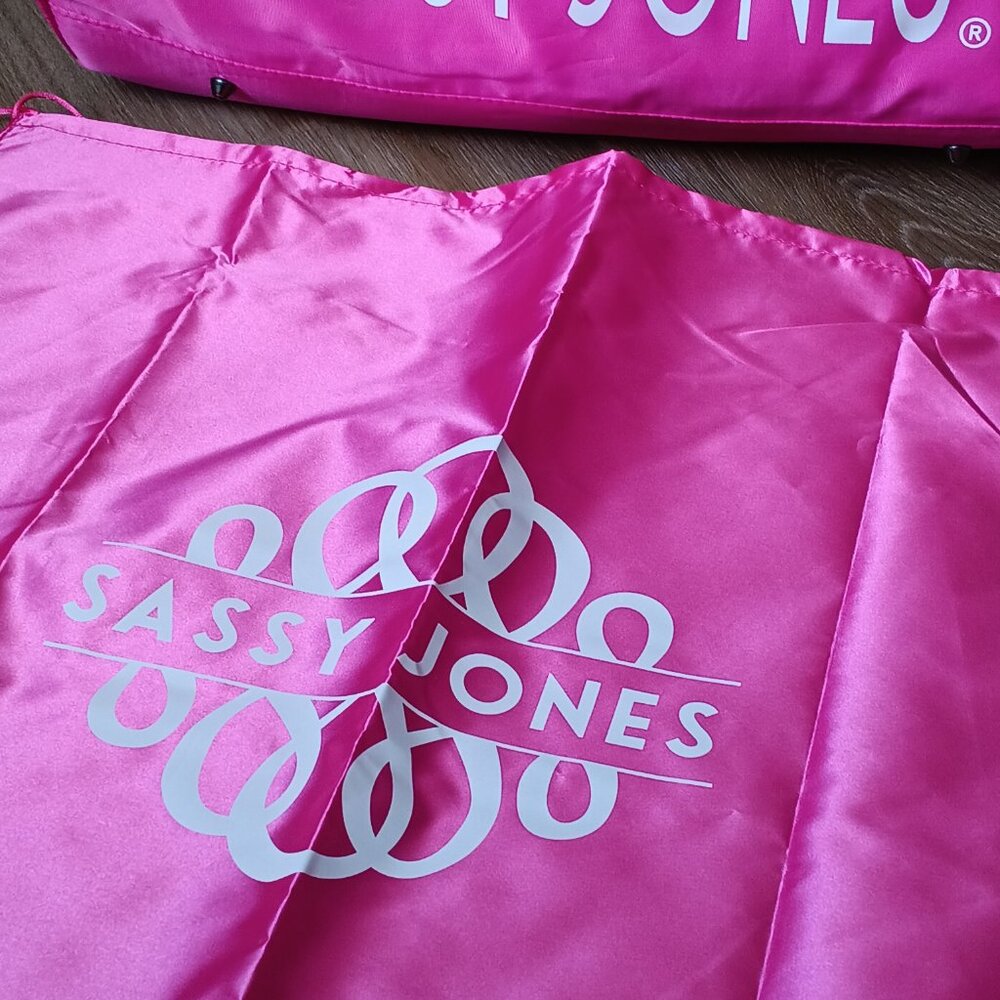 Sassy Jones Duffle Bags Pink With Bag Great Condition - Picture 7 of 7